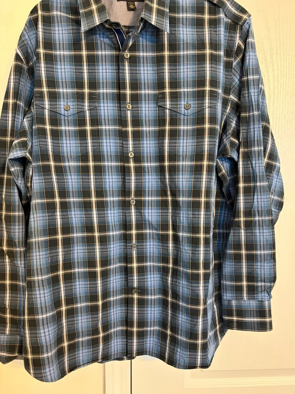 Banana Republic Men's Blue and Black Plaid Button-Down Shirt